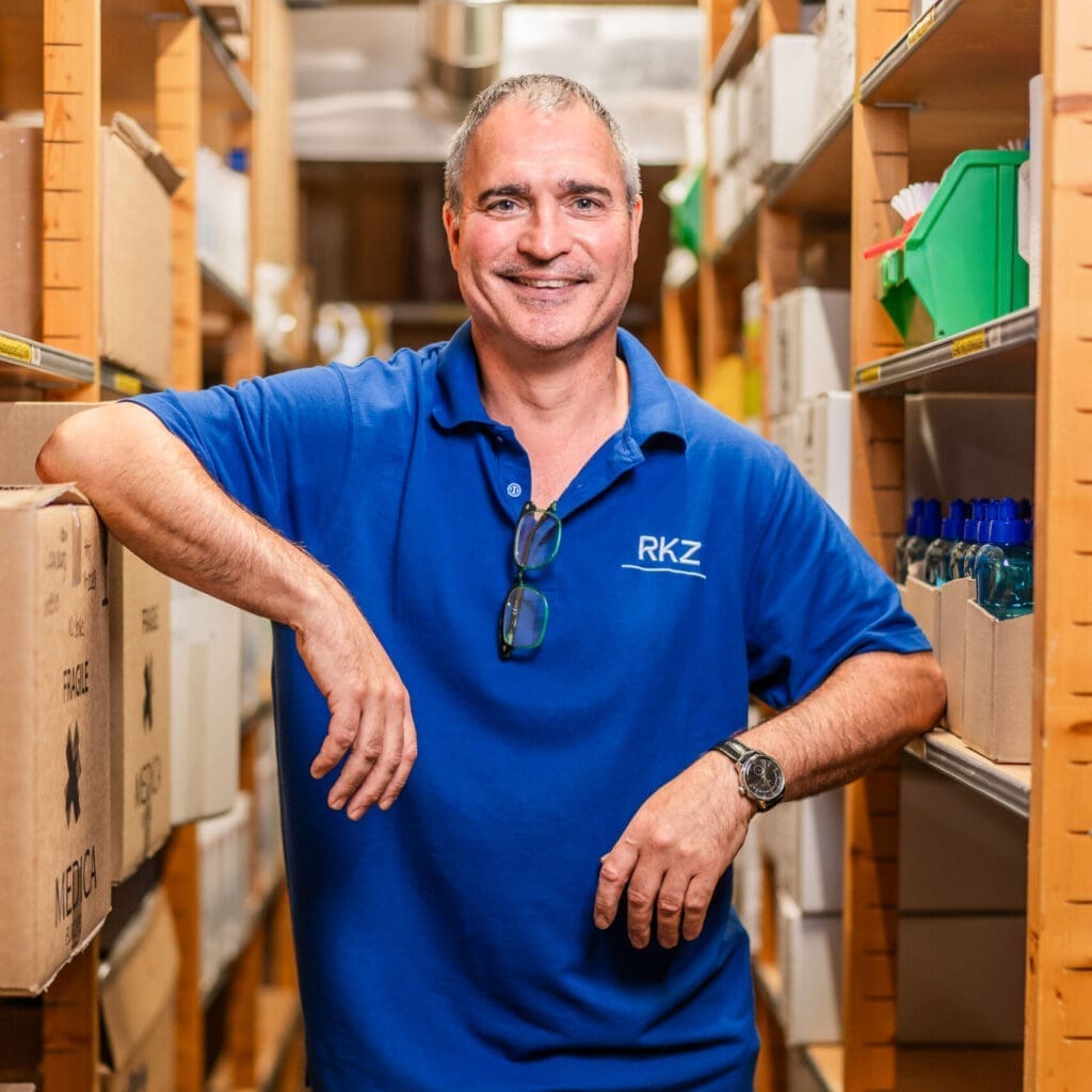 Ramon, Logistiek medewerker